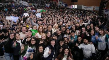 Kicillof abrió el juego a los jóvenes: "Deben marcar el camino hacia donde ir"