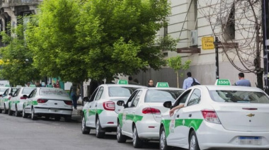 Taxistas de La Plata piden llevar a 18 años la antigüedad de los autos y ayuda financiera para renovar la flota