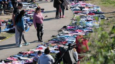 El trueque vuelve al Conurbano: familias cambian ropa y servicios por comida