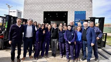 Kicillof inaugura una embotelladora para ahorrar en bidones