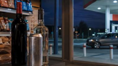 LLA busca habilitar la venta de alcohol en estaciones de servicio