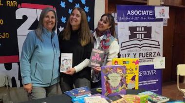 Salto cerró una multitudinaria Feria del Libro y distinguió a dos referentes locales