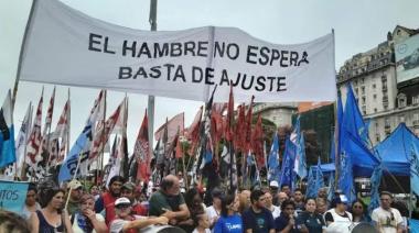 Endeudados marchan a Economía por el avance de las deudas familiares