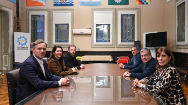 Intendentes del PJ bonaerense llevaron al Congreso el reclamo por la ley de desendeudamiento familiar