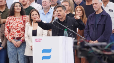 Kicillof lanzó su proyección nacional en Avellaneda y apuntó contra Milei: "Falta menos para terminar con esta pesadilla"
