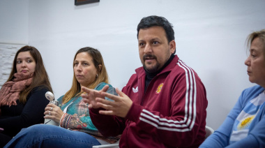 Santalla reclamó a Kicillof que reglamente la ley que prohíbe el uso de celulares en escuelas primarias