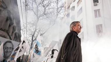 Máximo Kirchner encabezó el acto frente a la casa de Cristina