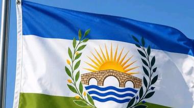 Arrecifes estrenó su bandera: la eligieron los vecinos y refleja la historia de la ciudad