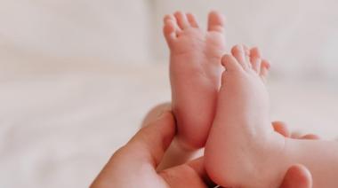 Proponen registrar las huellas de madres y recién nacidos en el parto
