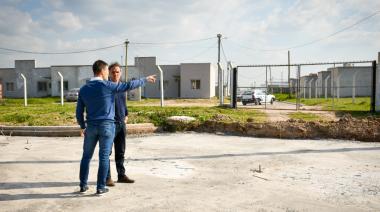 Recorrida por obras viales y 200 viviendas en Alejandro Korn