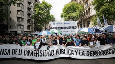 Kicillof marchó con las universidades y apuntó contra Milei: "Ningún país puede desarrollarse destruyendo su ciencia"