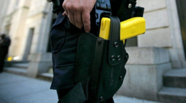 La Bonaerense más cerca de usar pistolas Taser: el massismo logró dictamen unánime en Diputados