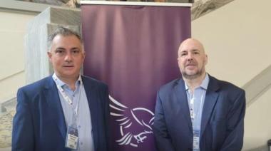 Pareja reúne a 400 concejales y ordena el armado libertario