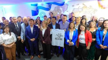 Espinoza retuvo la FAM sin interna y apuntó contra Milei