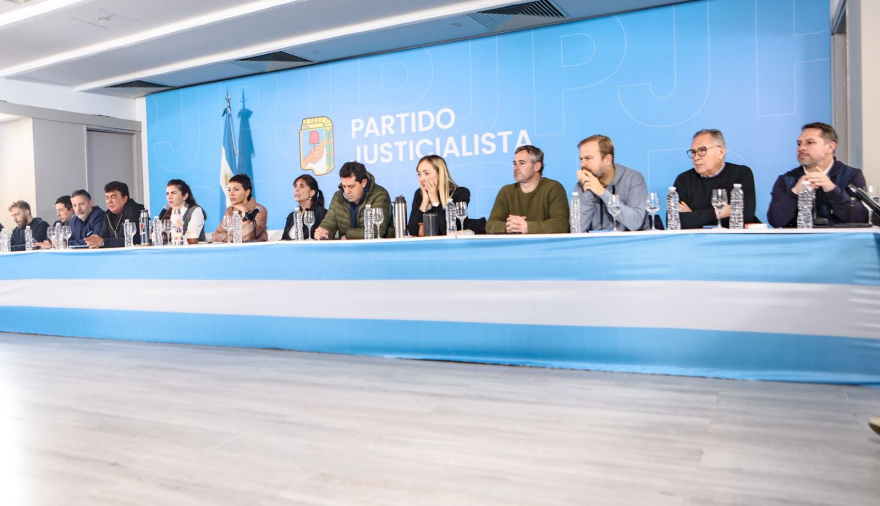 Intendentes de todo el país organizaron la movilización para acompañar a CFK a Comodoro Py