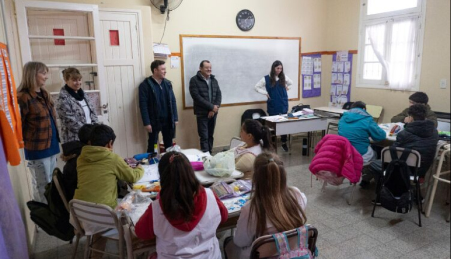 Marini entregó subsidios a instituciones educativas y deportivas de Benito Juárez