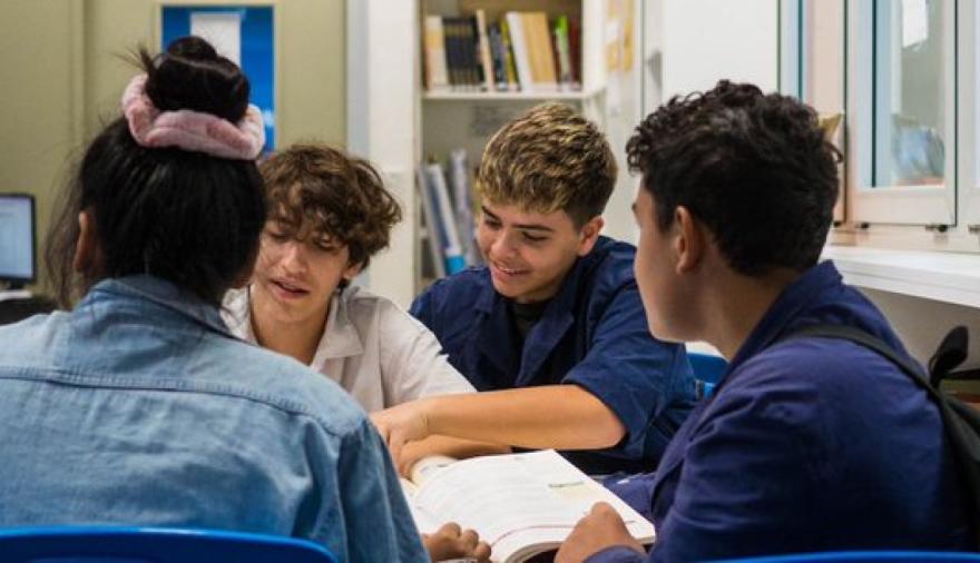 Sileoni alerta por la reforma educativa: "El Estado queda corrido y la sociedad, desentramada"