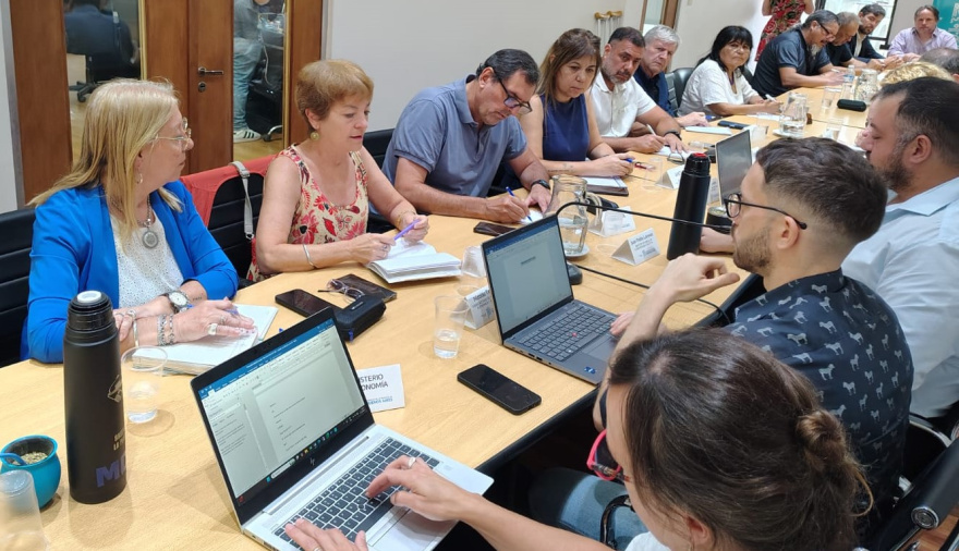 "Insuficiente": Docentes y estatales bonaerenses rechazaron el aumento salarial del 2%