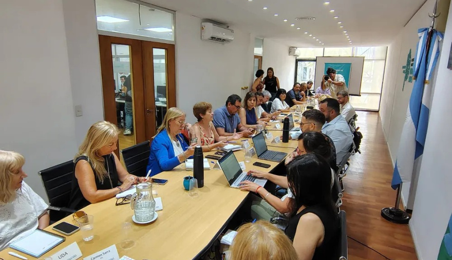 Paritarias: Docentes y estatales aceptaron la oferta salarial del 9%