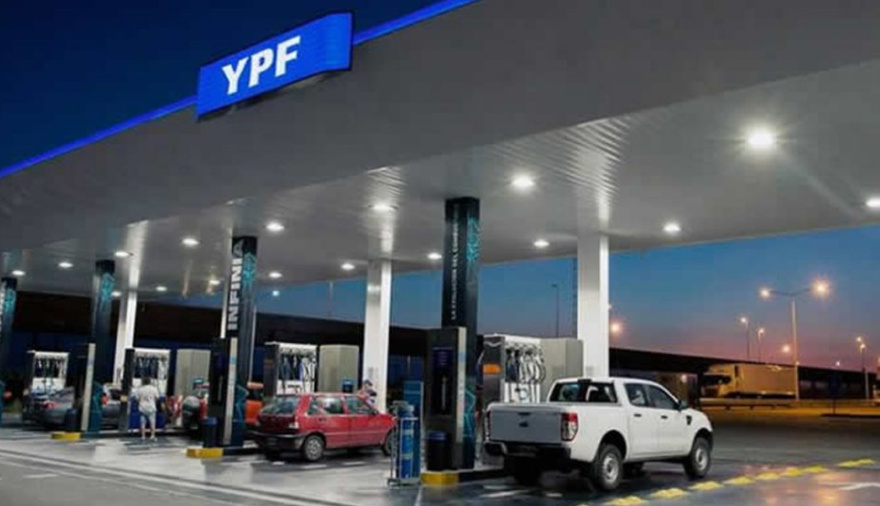 YPF ajusta combustibles con microaumentos diarios para evitar “cimbronazos”