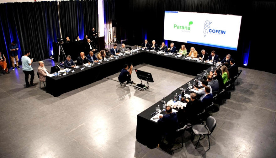 “Asfixia financiera”: Sujarchuk y Alak participaron de un reclamo federal por la caída de fondos a los municipios