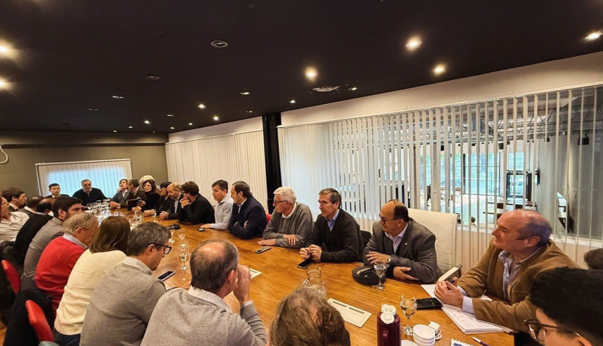 Intendentes radicales reclaman que el Fondo de Fortalecimiento Municipal sea de libre uso