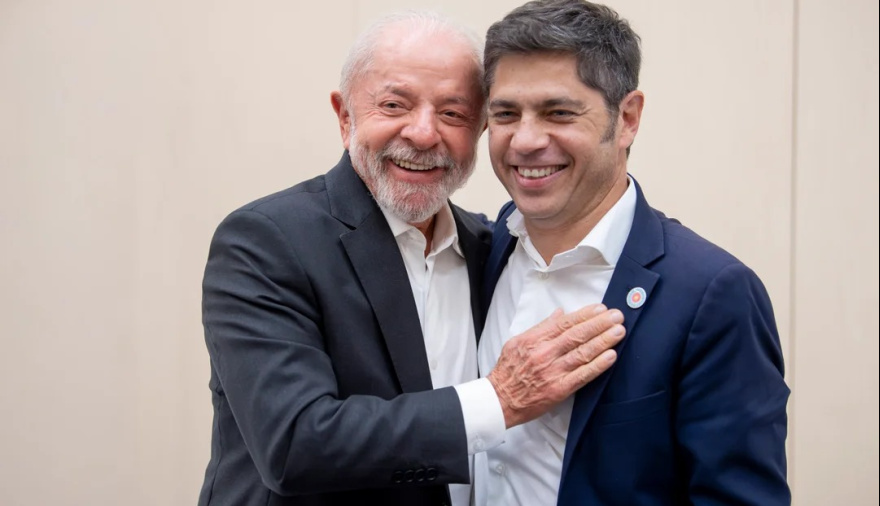 Kicillof con Lula en Barcelona: “Hay otro camino que no es el de la crueldad y el abandono”