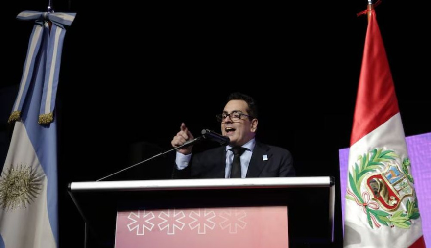 Cifelli inauguró la Feria del Libro entre abucheos y chicanas: “Bajen las pancartas”