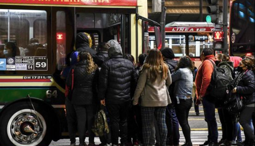 Transporte público en crisis: Gobierno y empresarios de colectivos buscan destrabar subsidios en reunión clave
