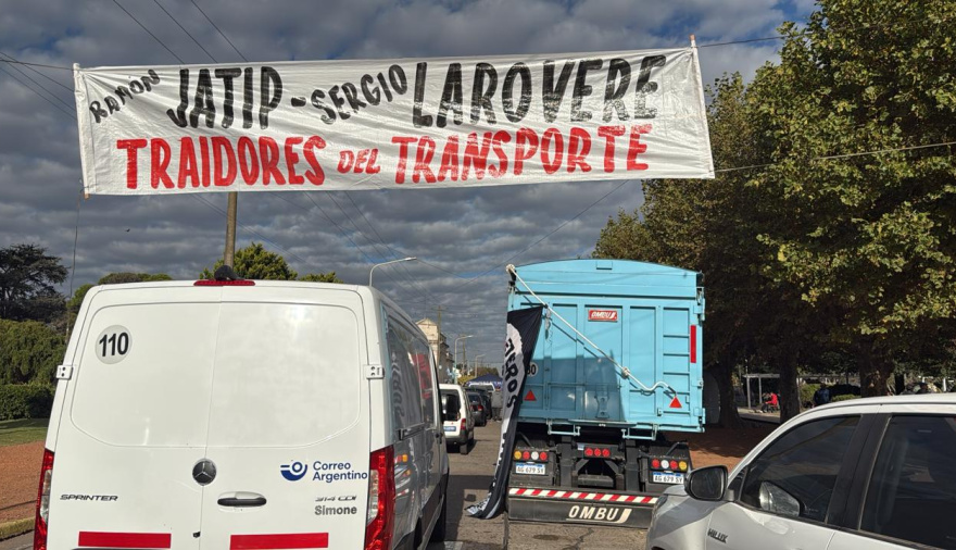Conflicto de fleteros en Arribeños: protesta en Cargill por 29 despidos y operativo municipal de prevención  