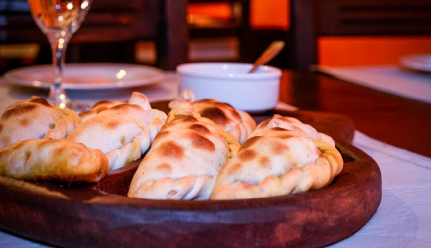 Un chef argentino busca hacer historia con una empanada de más de 20 kilos