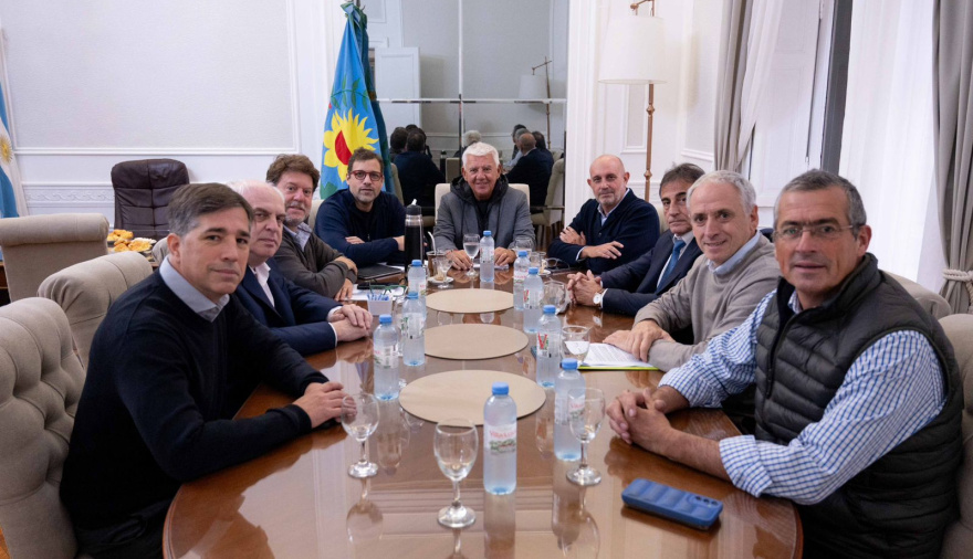 Frente a la crisis, intendentes bonaerenses de distintos espacios llevaron un reclamo conjunto a la Legislatura