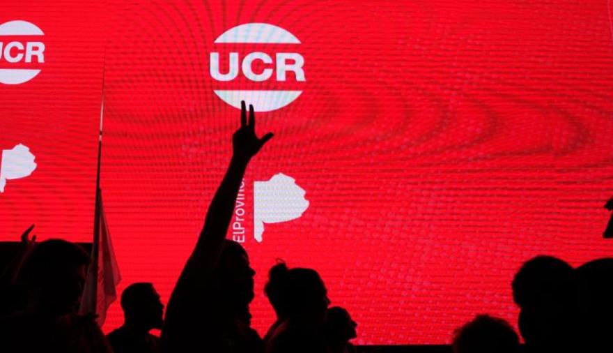 Intendentes radicales llevarán a Kicillof reclamos por salud pública e IOMA