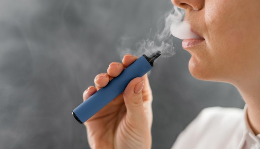 Avanzan en la Legislatura porteña la regulación del vapeo y penas más duras contra los “trapitos”