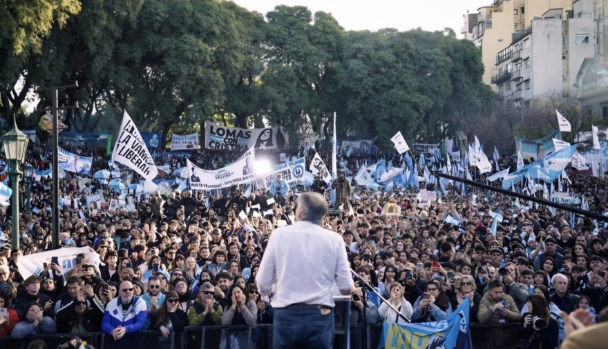Máximo Kirchner endureció la interna y apuntó contra Kicillof en un acto en Parque Lezama