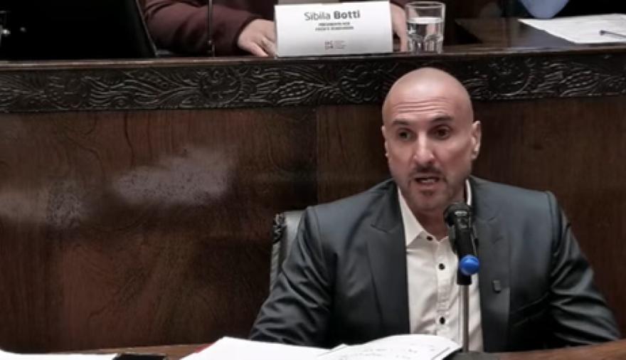 Morón: Ghi faltó a la interpelación y su secretario lo contradijo en cuatro puntos