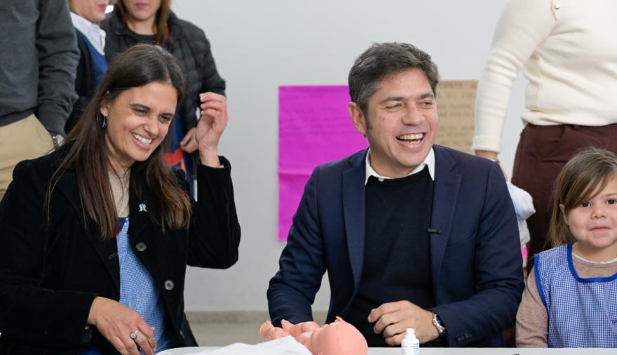 “Estoy buscando un pendrive para la provincia”: Kicillof ironizó sobre el caso Adorni