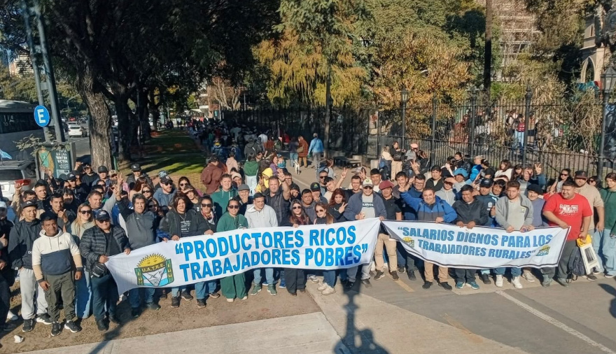 "Récord para el campo, pobreza para el trabajador": protesta rural en Palermo frente a los anuncios de Milei