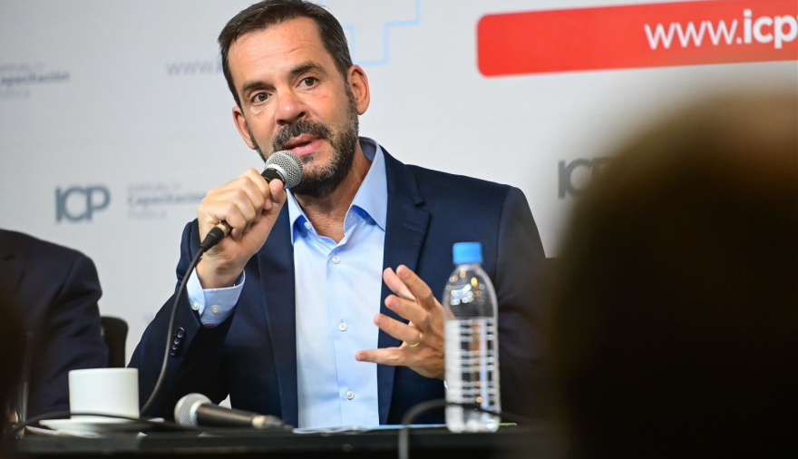 Escobar destinó $360 millones a equipamiento de salud y marcó diferencias con Nación