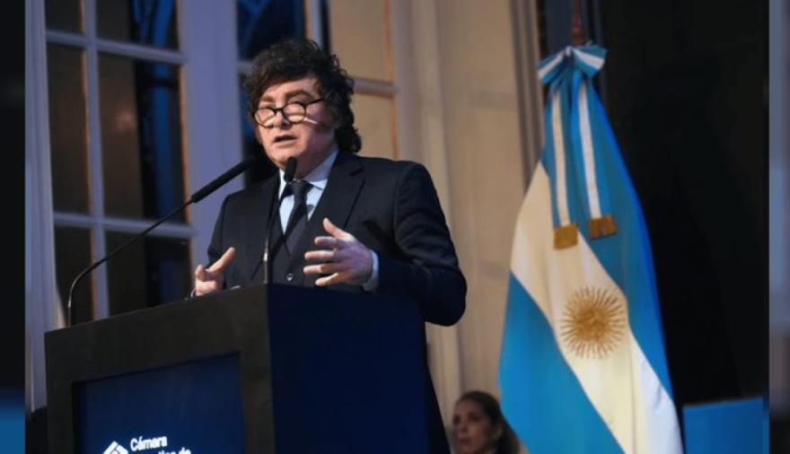 Milei cruzó a los empresarios: “Si venden la misma remera que los chinos diez veces más cara, tenemos un problema”
