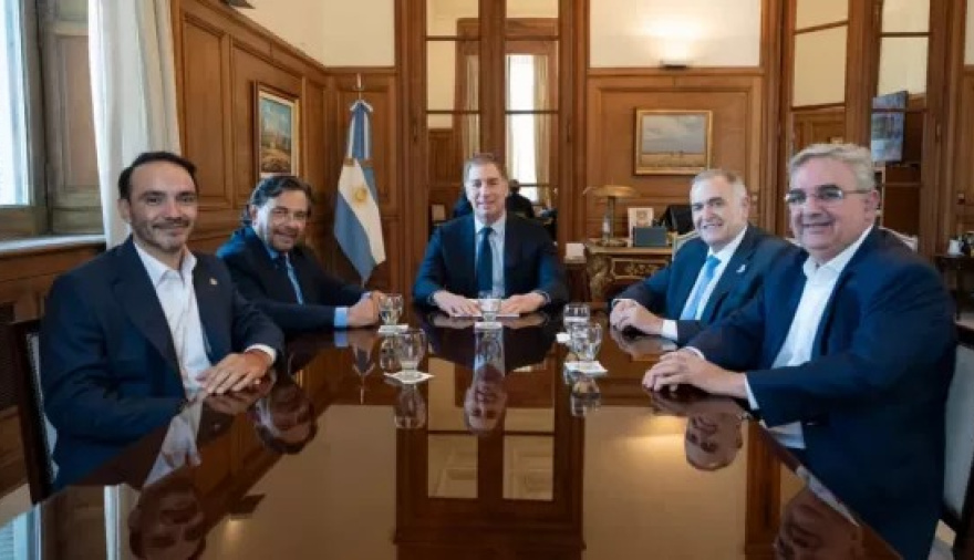 Sáenz, Jalil, Valdés y Jaldo se reunieron con Santilli en Casa Rosada con reclamos por rutas, tarifa eléctrica y obra pública del Norte Grande