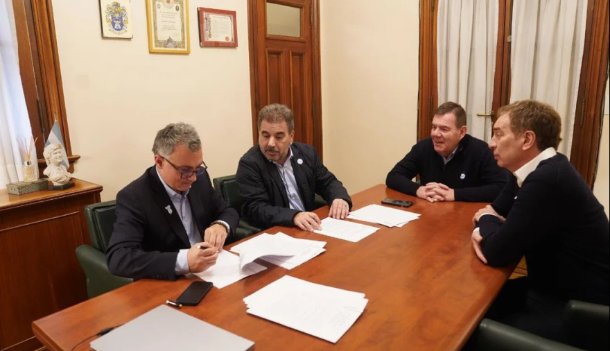 Tensión violeta y amarilla: por qué se empantana el pacto LLA-PRO en territorio bonaerense