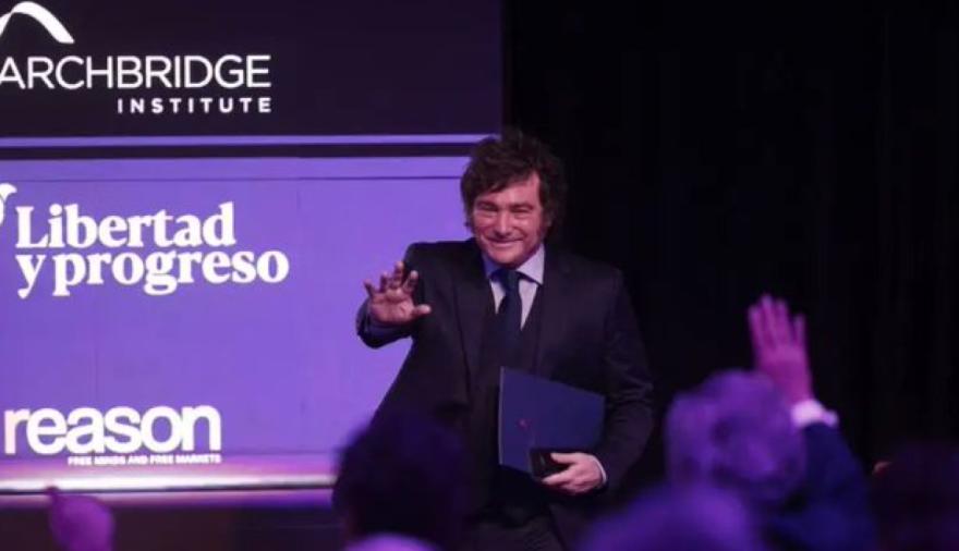 Milei y Caputo faltaron a la UIA y eligieron un foro libertario