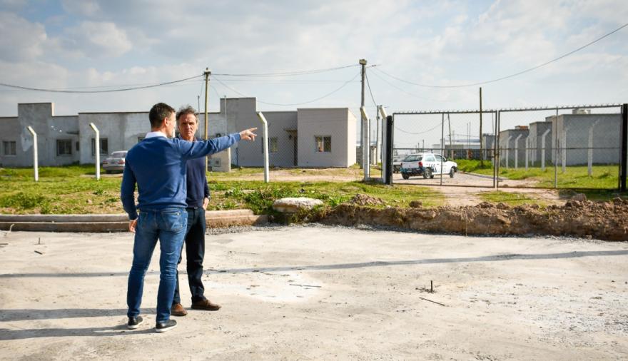 Recorrida por obras viales y 200 viviendas en Alejandro Korn
