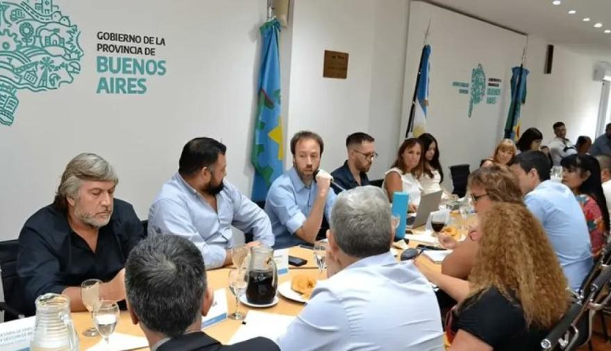 Docentes se suman a estatales y judiciales y reclaman reabrir la discusión salarial