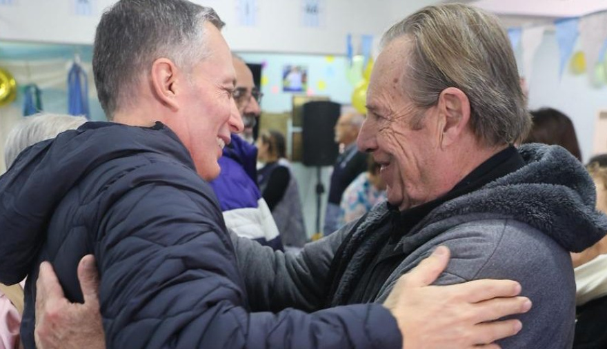 Esteban Echeverría: Gray lanza exención total de tasas para jubilados mayores de 75 años