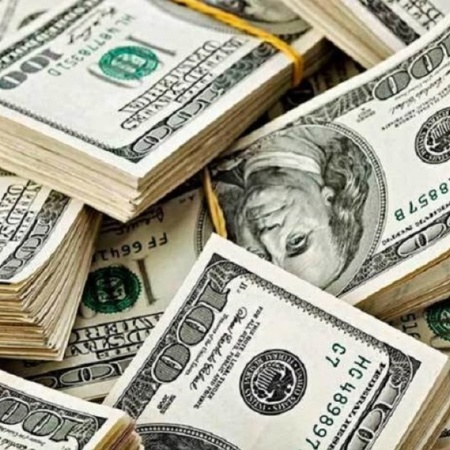 El dólar continúa subiendo y alcanza los 23 pesos