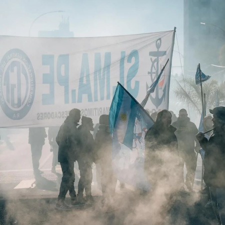 Masiva marcha de trabajadores pesqueros en Mar del Plata contra el ajuste salarial y el lockout empresario