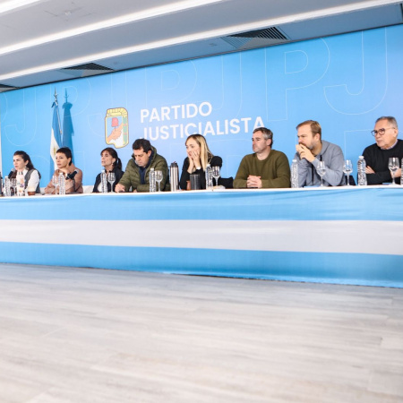Intendentes de todo el país organizaron la movilización para acompañar a CFK a Comodoro Py