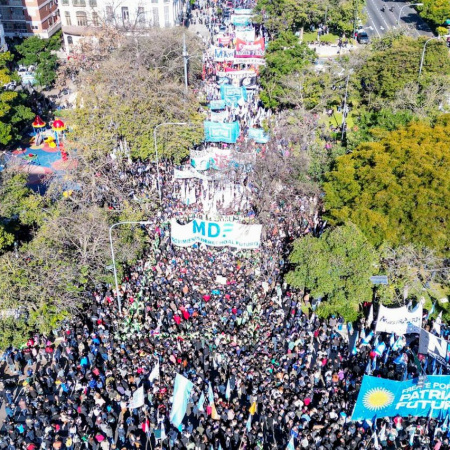 La dirigencia peronista marchó con más de medio millón de personas para apoyar a Cristina